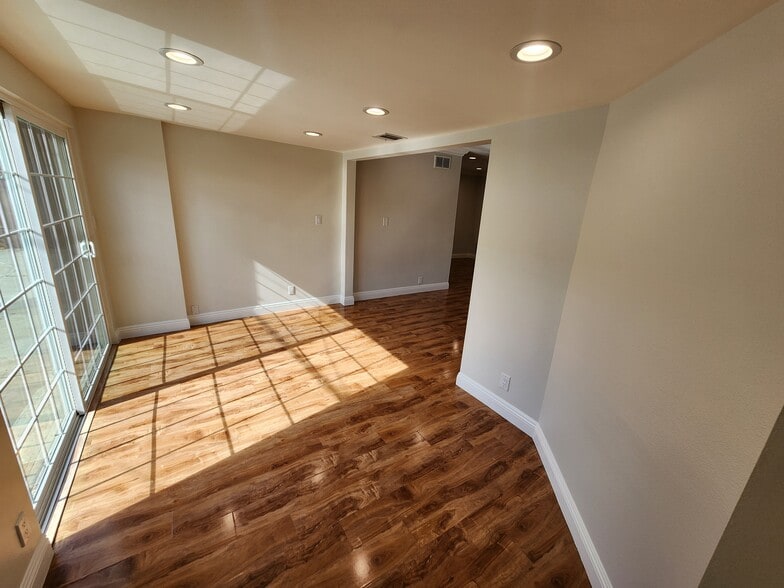 Building Photo - 13132 Hartland St