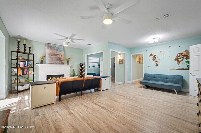 Building Photo - 719 S Shores Rd