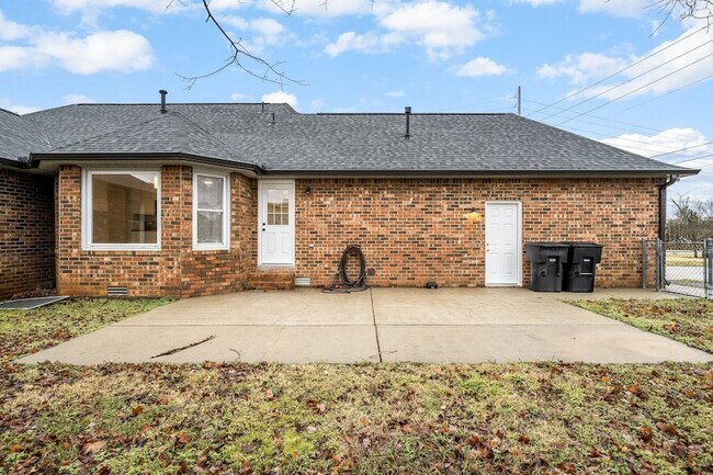 Building Photo - 1015 Brinkley Rd