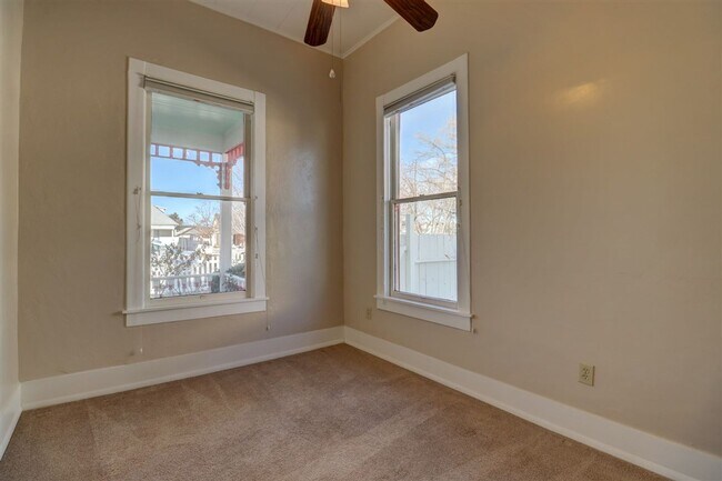 Building Photo - 313 N Mt Vernon Ave