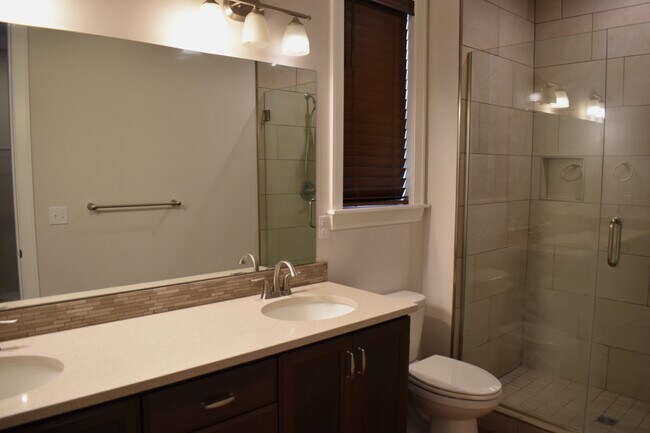 Building Photo - 12309 NE 113th Cir