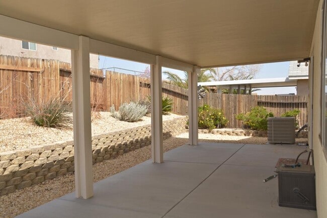 Building Photo - 13686 Sylvan Oaks St