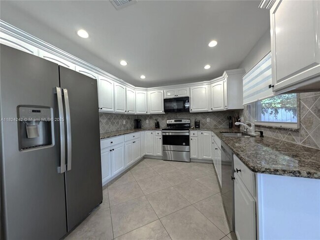 Building Photo - 10680 NW 6th Ct