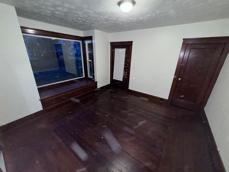 Building Photo - 650 W 3rd St