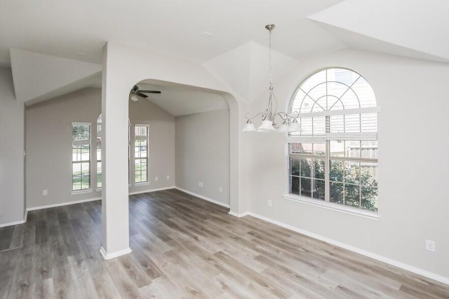 Building Photo - 9101 Prairie Hen Dr
