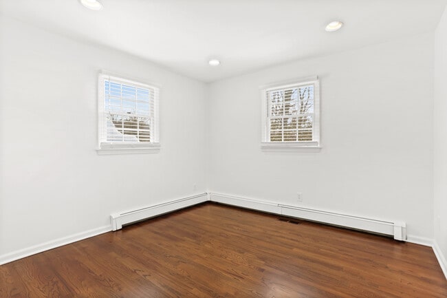 Building Photo - 11 Partrick Ln