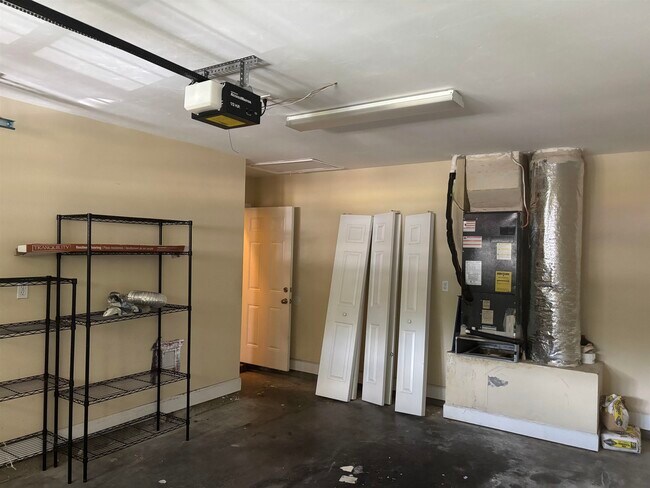 Building Photo - 5261 Montejo Dr
