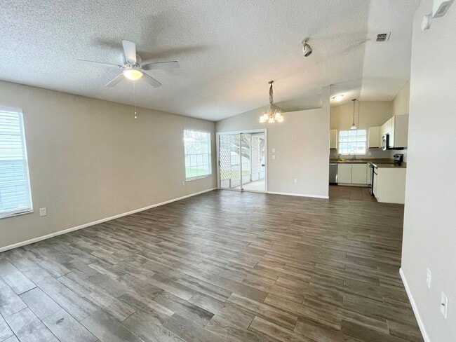 Building Photo - Two bedroom and two bathroom house with ac...