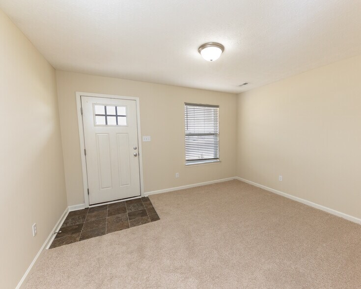 Building Photo - 171 Blackberry Dr