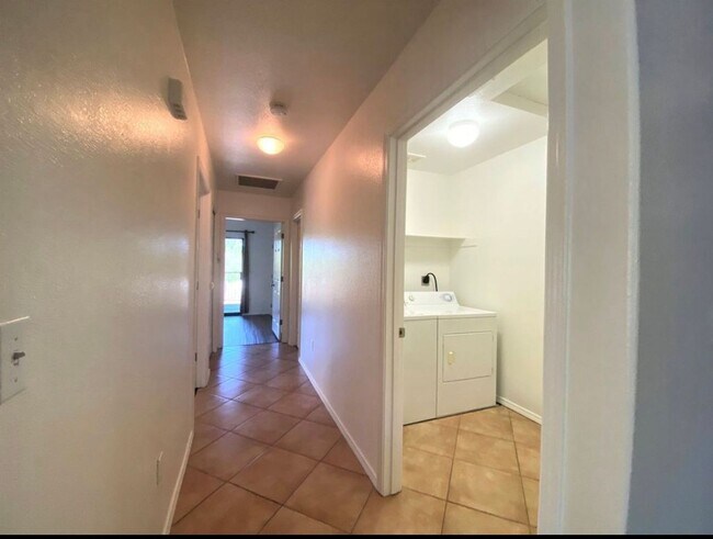 Building Photo - 2 Bedroom, 2 Bathroom Condo for Rent Near Downtown Prescott!