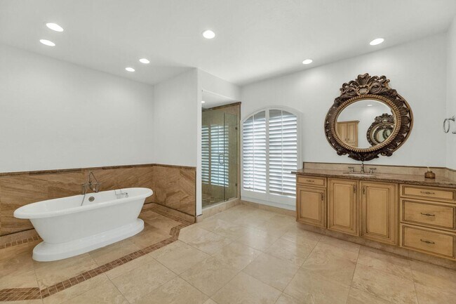 Building Photo - 7878 E Gainey Ranch Rd