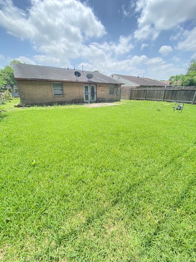 Backyard facing Patio - 4010 Heatherbrook Dr