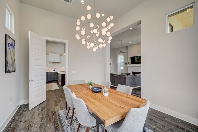 Building Photo - 6205 Seville Dr