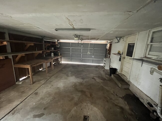 Building Photo - 281 N Houston Ave