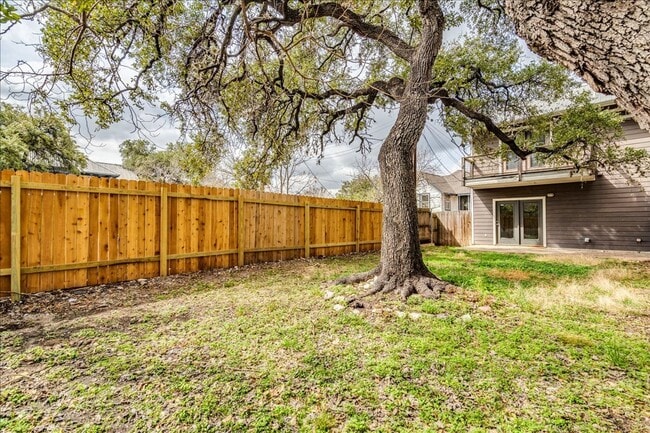 Building Photo - 2811 Hardeman-B