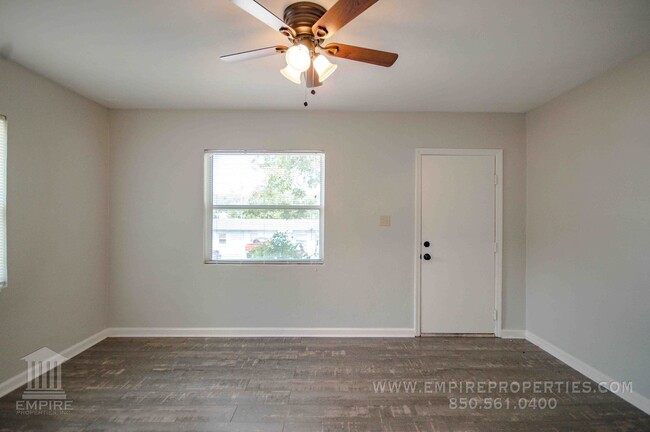 Building Photo - Great Duplex Just South of Downtown