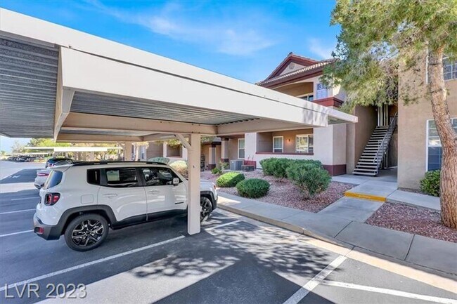 Building Photo - Stunning condo in Henderson!