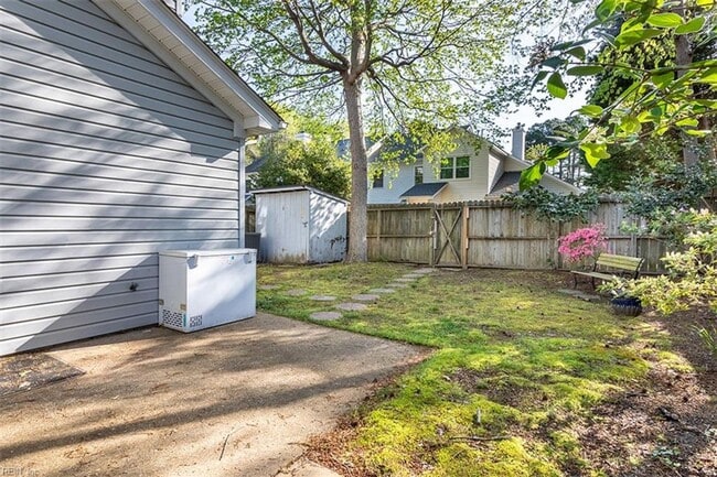 Building Photo - 100 Larkspur Hollow