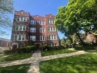 Building Photo - Spacious Renovated Top Floor 2bed/1bath In West Rogers Park