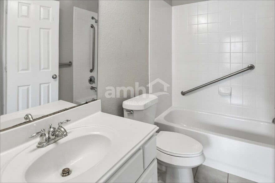 Building Photo - 12926 Pine Meadows St