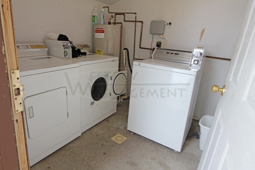 Laundry - 937 N 17th St