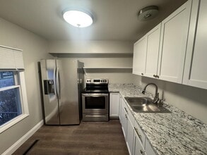 Building Photo - 100-102 S Lewis St