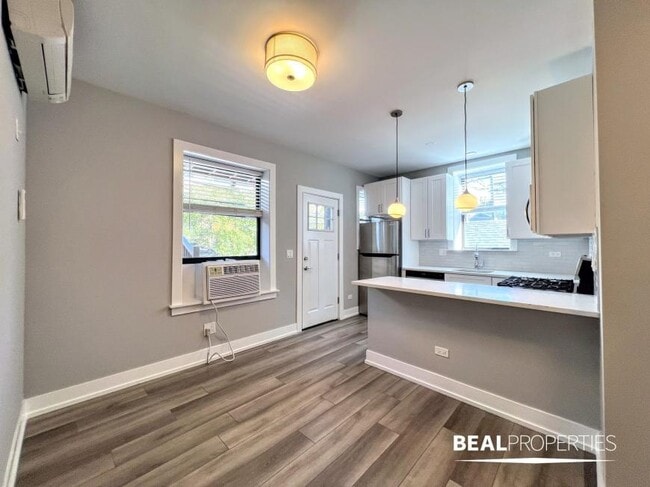 Primary Photo - 1 bedroom in CHICAGO IL 60613