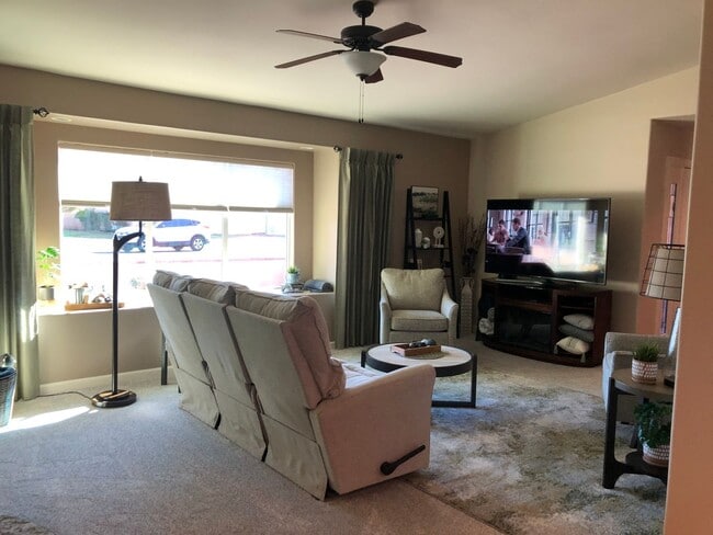 Building Photo - Welcome to this charming 2-bedroom, 2-bathroom house located in Leisure World a 45+ Active Adult ...