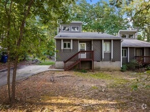 Building Photo - Newly Updated 2 Bedroom, 2 Bath Duplex nea...