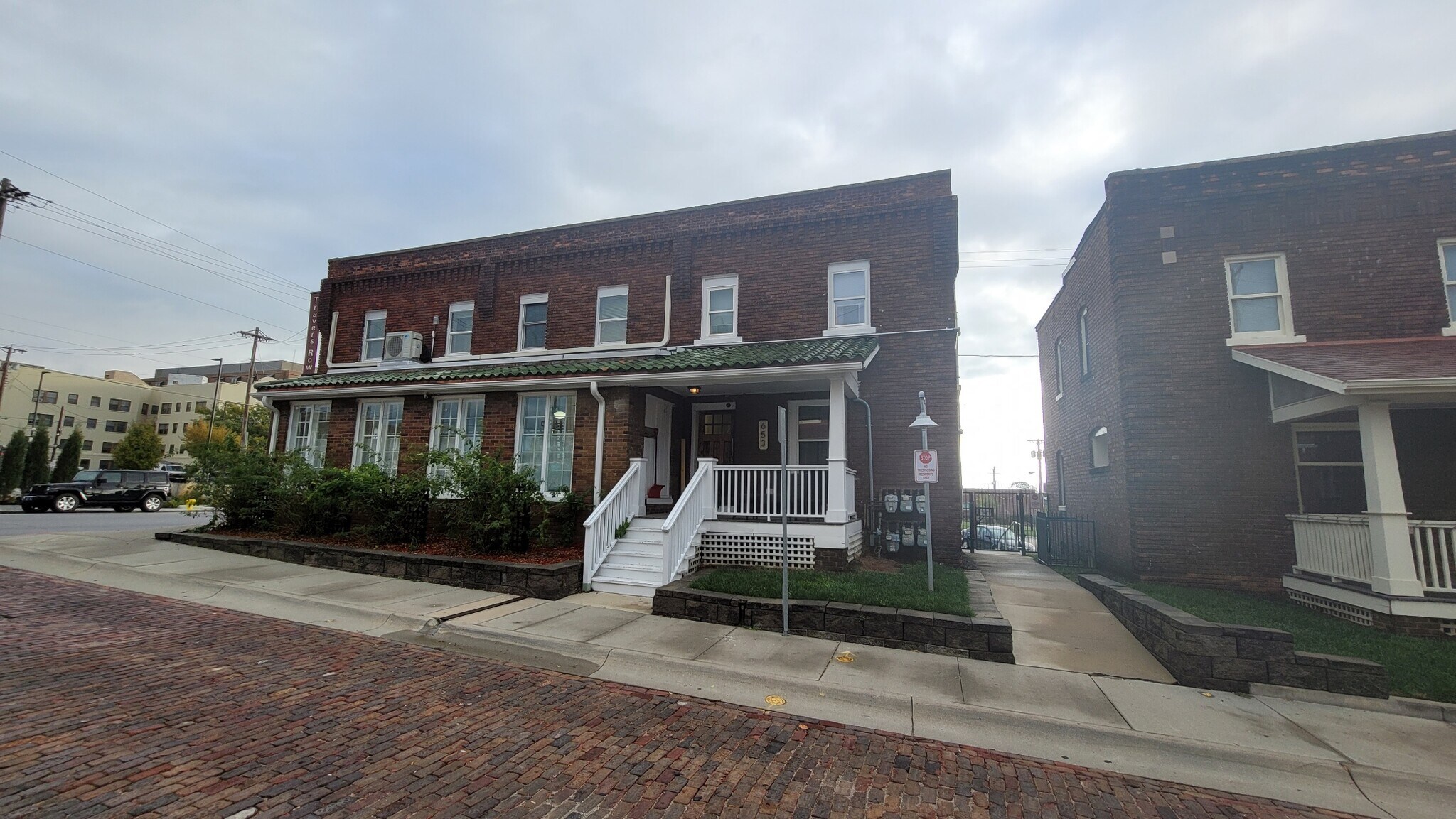 Building Photo - 653 S 26th Ave