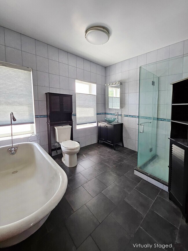 Building Photo - GREENWOOD CHARMER