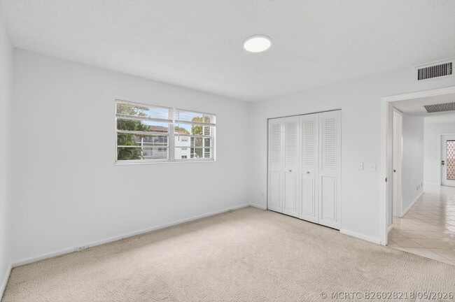 Building Photo - 360 Fanshaw I