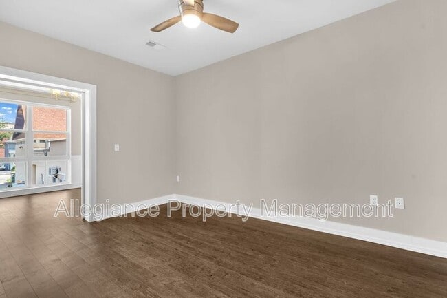 Building Photo - 1800 Mt Vernon Ave