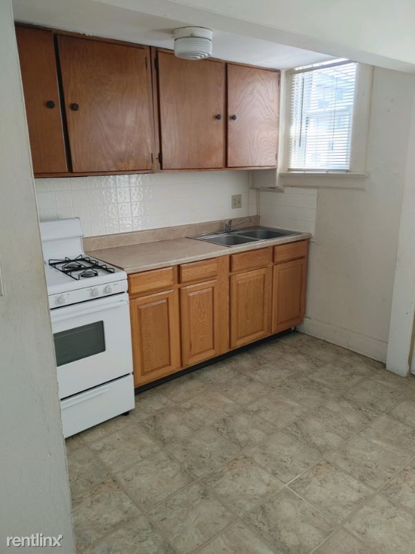 2 br, 1 bath Townhome 1560 Worthington St. 1560 Worthington St