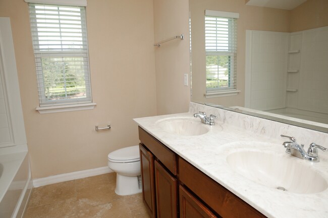 Building Photo - 142 Aston Grande Dr