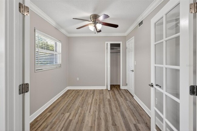 Building Photo - 1330 S Shore Dr
