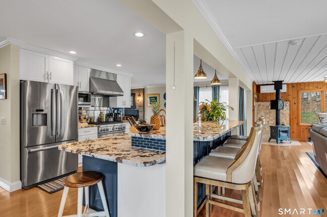 Building Photo - 51 W Lake Ave