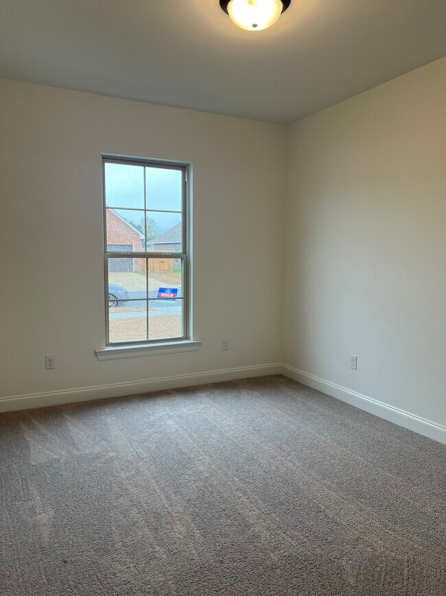 Building Photo - 109 Nandina Dr