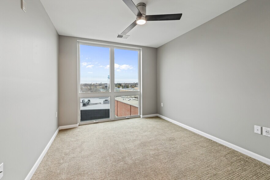 Building Photo - 8041 W Bluemound Rd