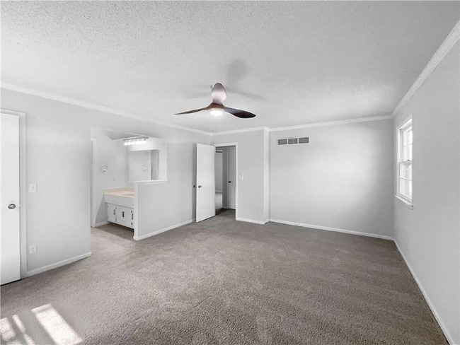 Building Photo - 2127 E 154th St