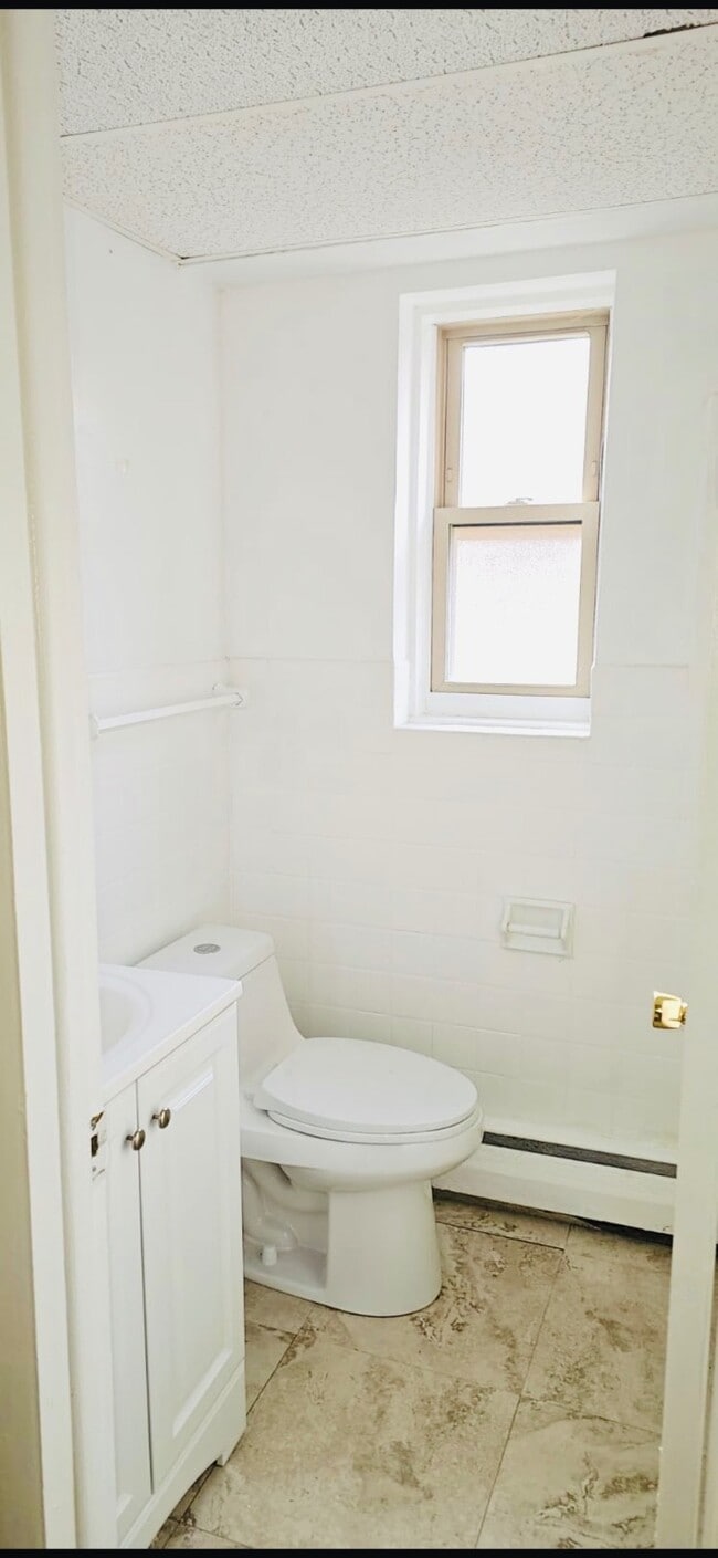 Building Photo - 124 Lucas Ave