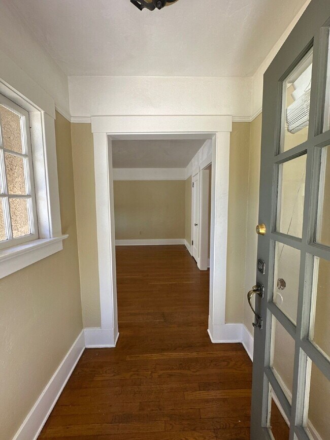 Building Photo - Charming 1928 Vintage Cottage Near Cal Poly – Available Now