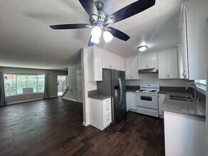 Building Photo - 547 Cherry Ave