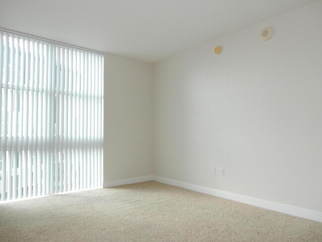 Building Photo - 550 Okeechobee Blvd