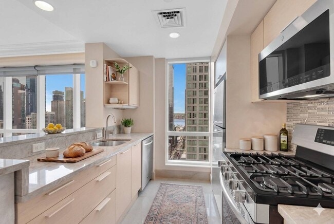 Building Photo - 350 W 42nd St