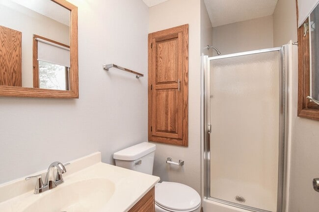 Building Photo - Spacious 5-Bedroom Split-Level in Southwest Sioux Falls with 4-Season Room & Fenced Yard!