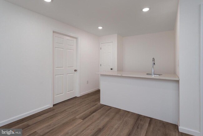 Building Photo - 3 E Hartwick Dr