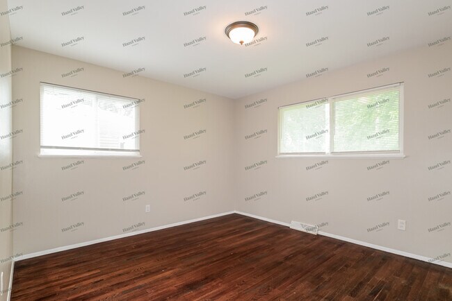 Building Photo - 2280 Pheasant Dr