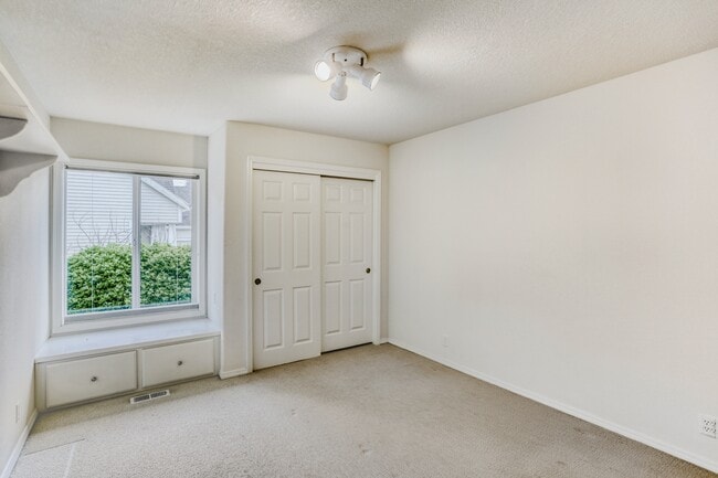 Building Photo - 374 NE 49th Ave