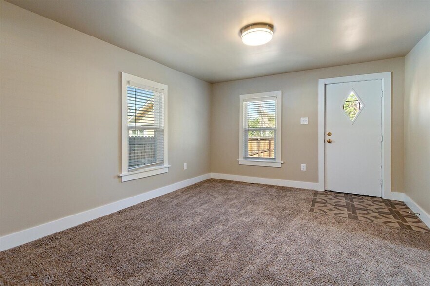 Living Room - 915 Irving St